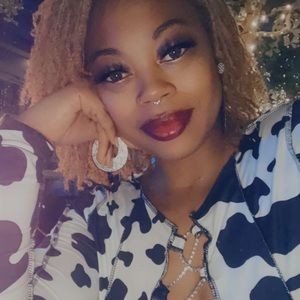 Meet your Posher, Kaila